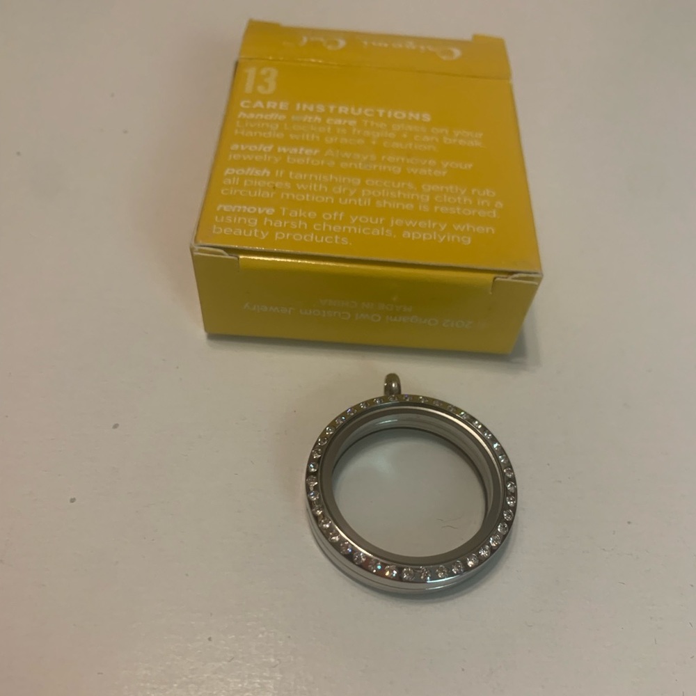 Authentic Origami Owl Large Crystal Hinged Silver Legacy Living Locket NWT - Picture 7 of 8